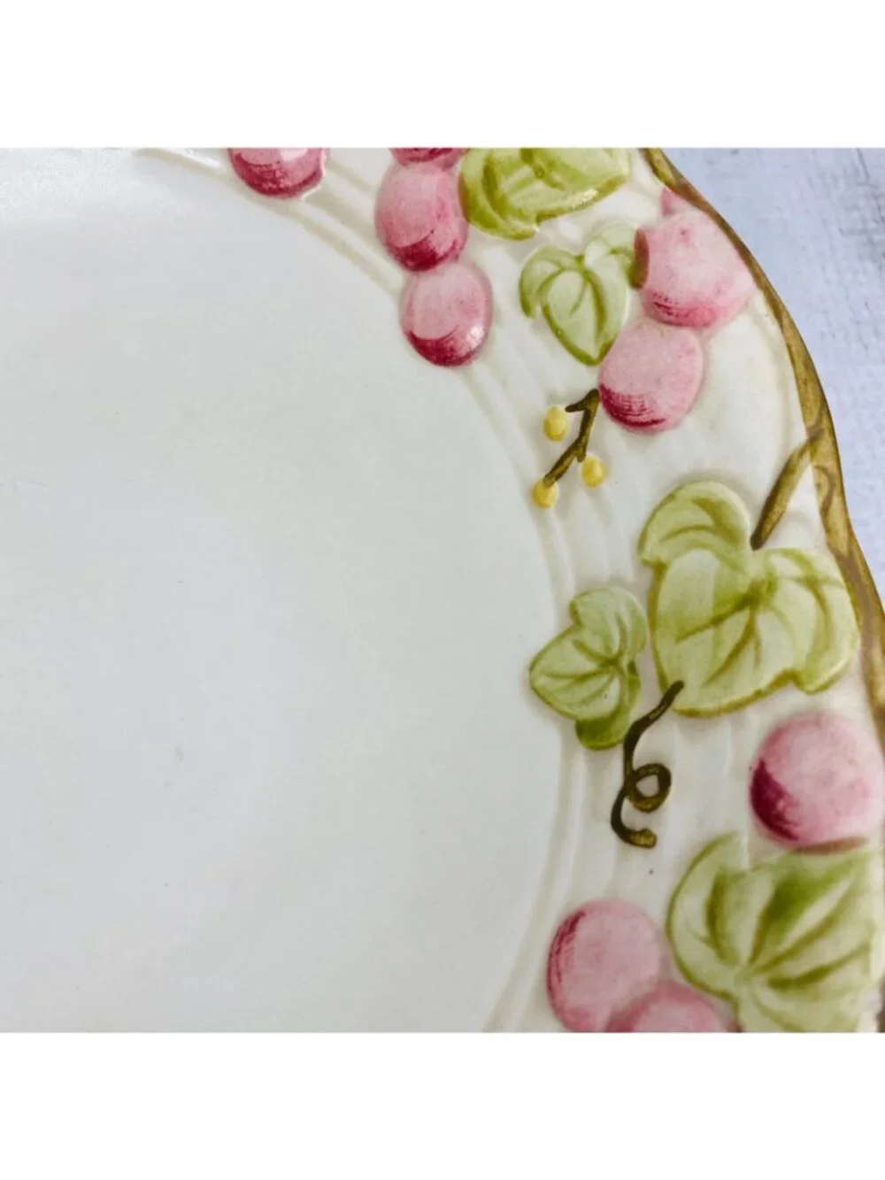 MCM Metlox Poppytrail Vernon VINTAGE PINK Grapes Leave Scalloped 9
